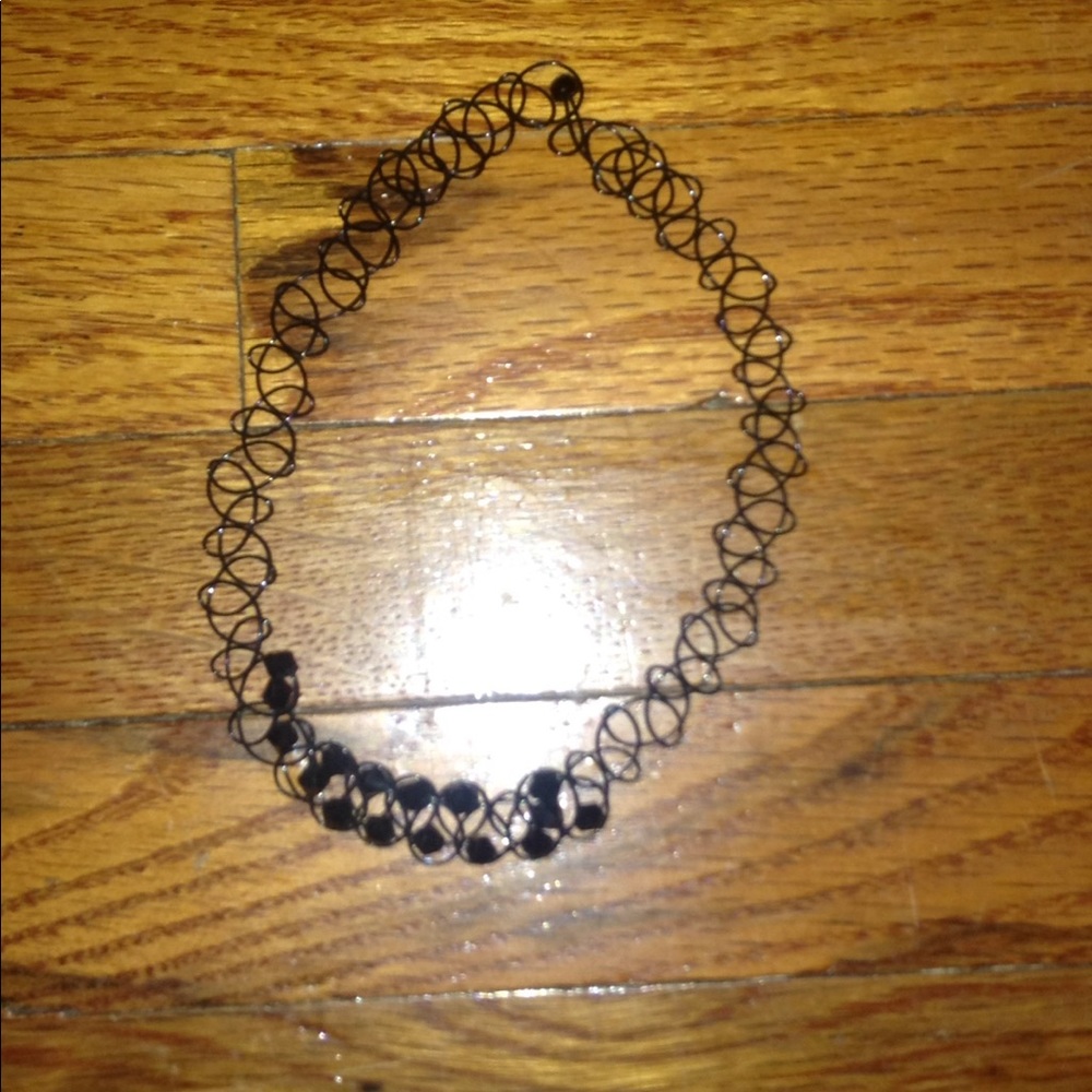 3 chokers.